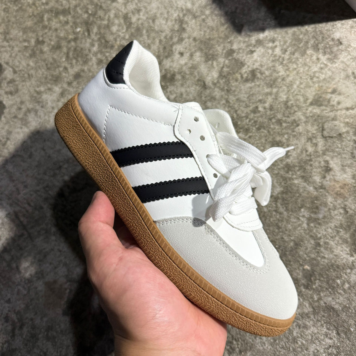 Casual Low Top Laced Sneakers